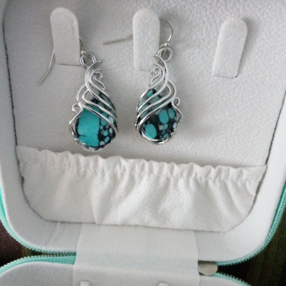 Turquoise earrings in drop design